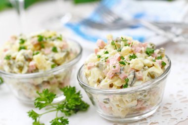 geleneksel Rus salatası olivier