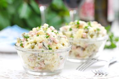 geleneksel Rus salatası olivier