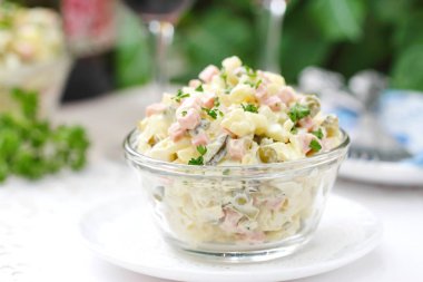 geleneksel Rus salatası olivier