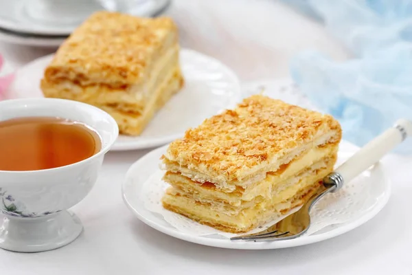 Bolo de camada deliciosa com creme — Fotografia de Stock