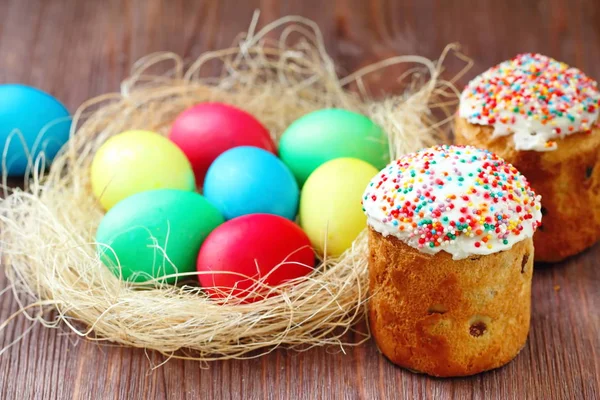 Easter cake and eggs — Stock Photo, Image