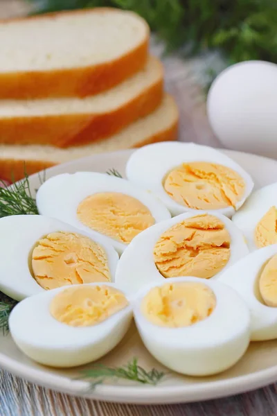 Jajka na twardo na sałatkę — Zdjęcie stockowe