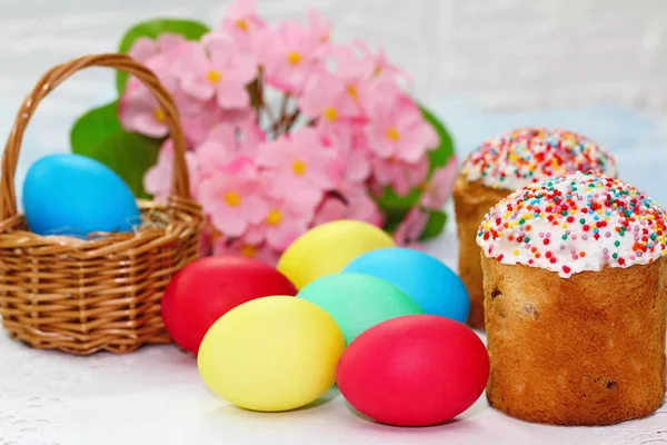 Easter cake and eggs — Stock Photo, Image