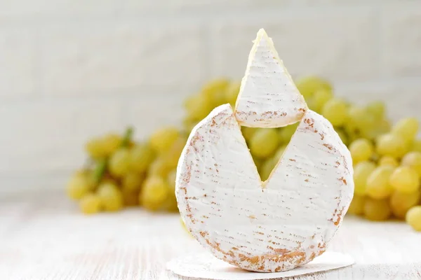 Brie Type Cheese Grape Camembert Cheese National Cuisine — Stock Photo, Image