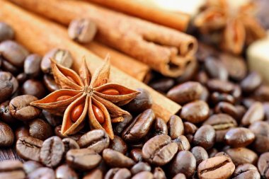 Aromatik kahve, anason, şeker ve tarçın bir arka plan olarak ayarla.