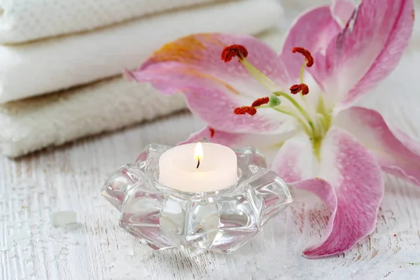 Setting with SPA assortment and lilies — Stock Photo, Image