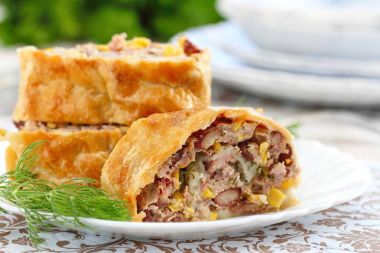 Etli börek kuru ve tatlı mısır