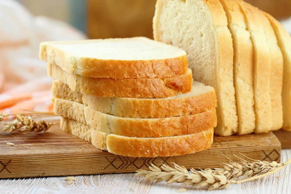 Pão branco fatiado — Fotografia de Stock