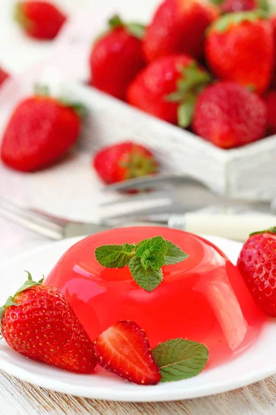 Fruit jelly with fresh strawberry — Stock Photo, Image