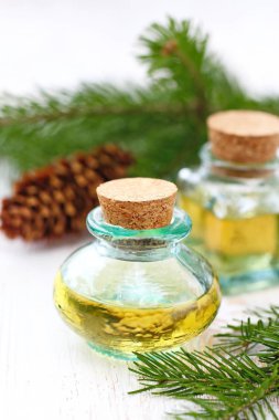 Cam şişedeki iğne kokusuna bakılırsa aroma yağı olmalı.