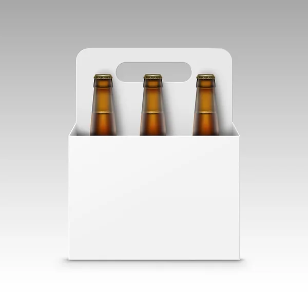 矢量封闭空白玻璃透明棕色瓶的光啤酒与白色纸箱包装的品牌靠得很近在白色背景上的分离 — 图库矢量图片