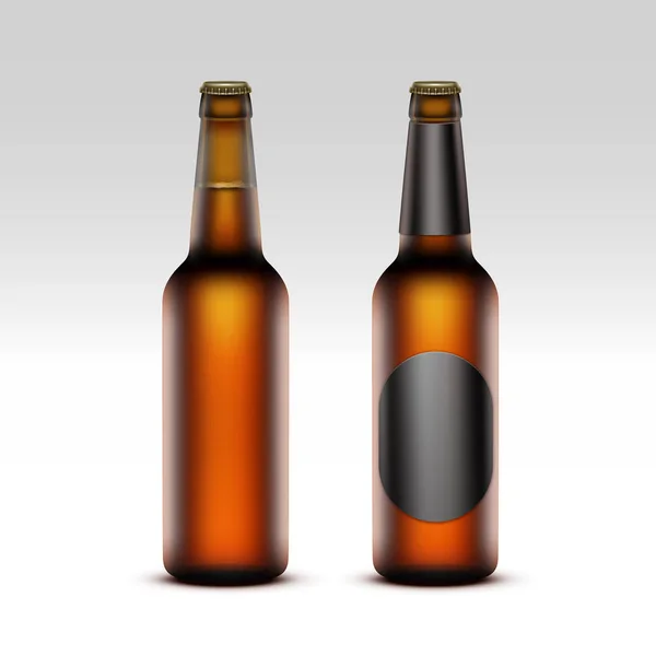 Set de botellas cerradas de vidrio en blanco marrón con cerveza ligera — Vector de stock