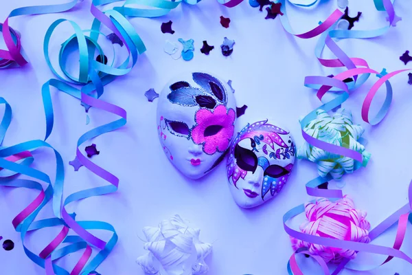 Carnival colorful items and confetti, top view of masks — Stock Photo, Image