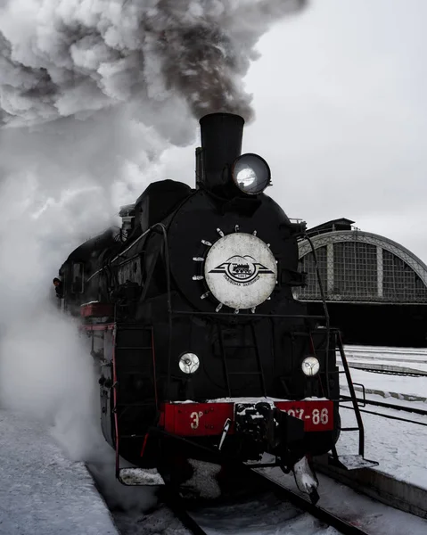 Oude Trein Met Stoom Het Station Lviv Stockfoto