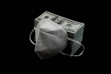 Doktor Maske Virüsü Koruması ve para yığını 100 Amerikan Doları kara fon banknotları pahalı fiyatlar ve yüksek fiyatlı ürün konseptiydi.