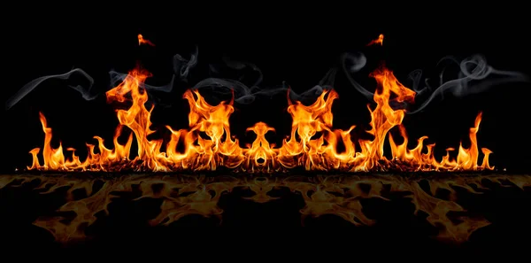 Llamas Fuego Fondo Negro Ardientes Chispas Rojas Calientes Elevan Ardientes — Foto de Stock