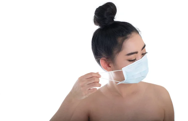 Vacker Ung Asiatisk Kvinna Sätta Medicinsk Mask För Att Skydda — Stockfoto