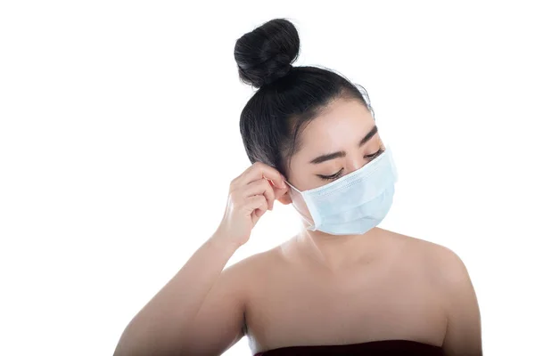 Vacker Ung Asiatisk Kvinna Sätta Medicinsk Mask För Att Skydda — Stockfoto