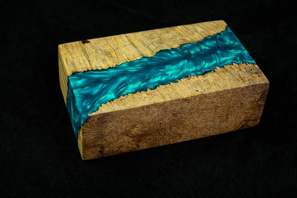 Лиття Синьої Епоксидної Смоли Природною Лопатою Кленового Дерев Яного Куба — стокове фото