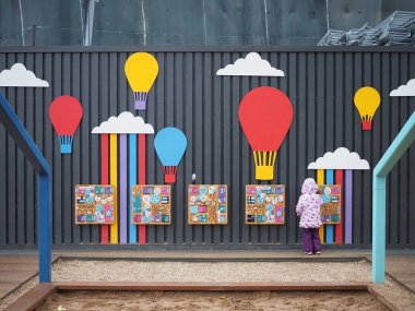 St. Petersburg, Rusya - 22 Ekim 2019: St. Petersburg, Rusya 'da New Holland' da park alanı.