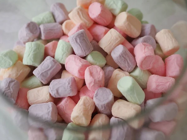 Pozadí nebo textury barevných mini marshmallows — Stock fotografie