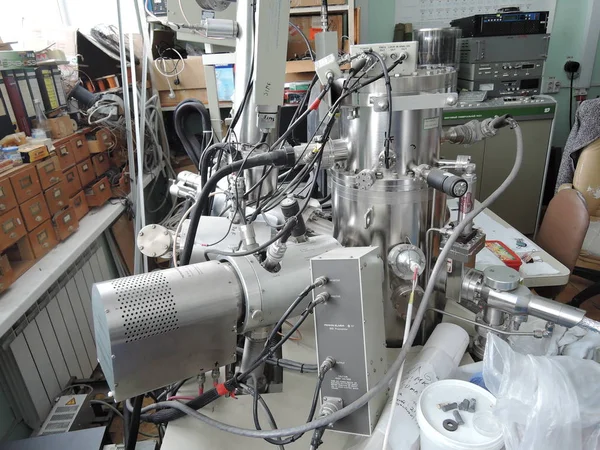 Spektrometr masowy w laboratorium. Rosja, Saratow - marzec 2019 — Zdjęcie stockowe