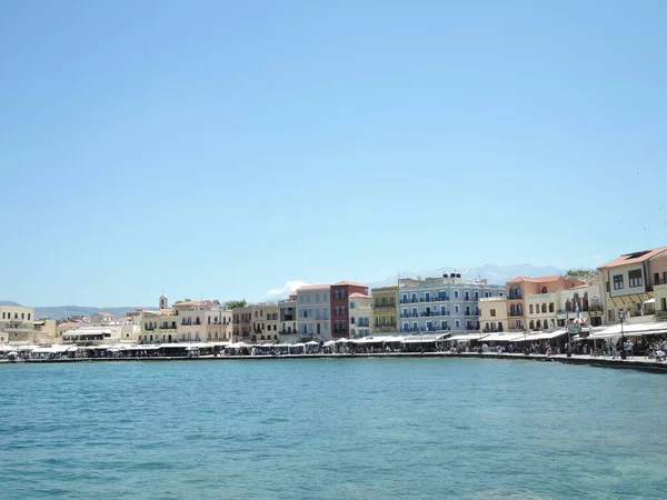 Hermoso paisaje urbano y paseo marítimo en la ciudad de Chania en la isla de Creta, Grecia — Foto de Stock
