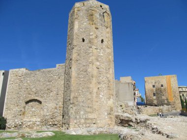 Tarragona, İspanya. Tarraco Circo Romano de Tarraco Roma Sirki 'nin bir parçası olan kule manzarası.