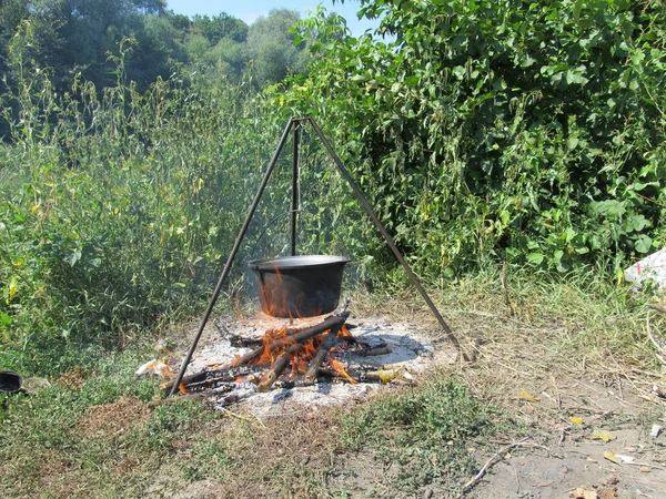 Chaudière Avec Eau Est Feu Dans Nature — Photo