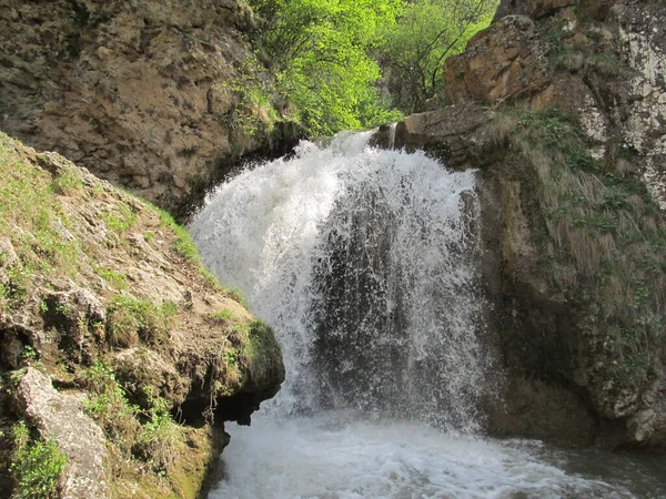 Vattenfall Gömt Skog Och Sten — Stockfoto