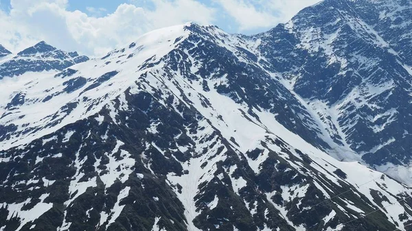 Altas Montañas Nevadas Del Cáucaso Con Glaciar Con Forma Una — Foto de Stock