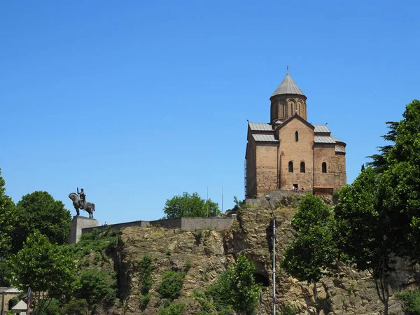 Metekhi Kilisesi Kral Vakhtang Gorgasali Tiflis Teki Anıtı Üzerine Gürcistan — Stok fotoğraf