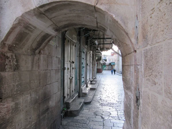 Zicht Een Verlaten Straat Het Centrum Van Jeruzalem Door Boog — Stockfoto