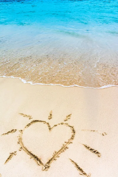 Somrigt Hjärta Ritat Karibiska Vit Sand — Stockfoto