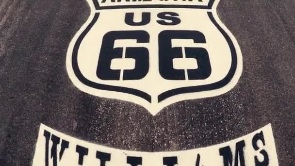 Historische route 66 bord in de VS — Stockvideo