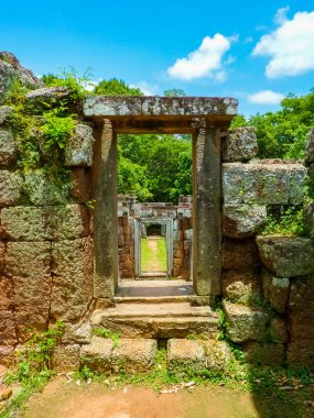 Angkor bölgesindeki Doğu Mebon Tapınağı, Siem Reap, Kamboçya