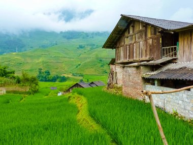Vietnam 'ın kuzeyindeki Sapa (Chapa) yakınlarındaki Lao Cai köprüsü, Lo Cai, Vietnam