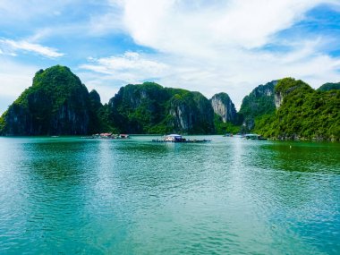 Vietnam 'da ünlü dünya mirası Halong Körfezi manzarası