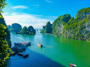 Vietnam 'da ünlü dünya mirası Halong Körfezi manzarası