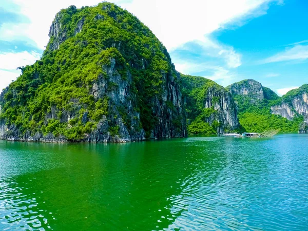 Pohled Slavné Světové Dědictví Halong Bay Vietnamu — Stock fotografie