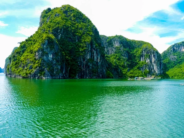 Widok Słynnego Światowego Dziedzictwa Halong Bay Wietnamie — Zdjęcie stockowe