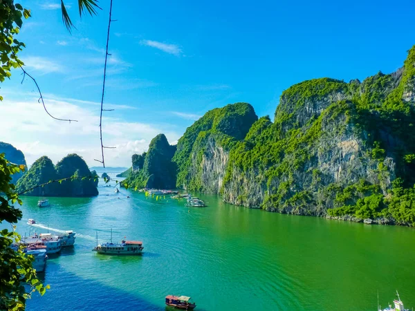 View Famous World Heritage Halong Bay Vietnam — стоковое фото