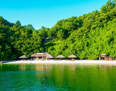 Vietnam 'da ünlü dünya mirası Halong Körfezi manzarası