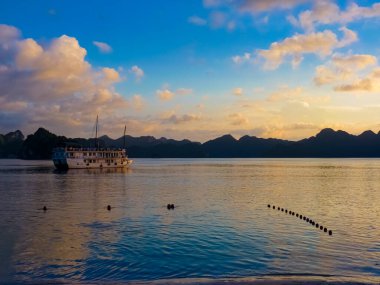 Vietnam 'da ünlü dünya mirası Halong Körfezi manzarası