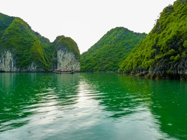 View Famous World Heritage Halong Bay Vietnam — стоковое фото