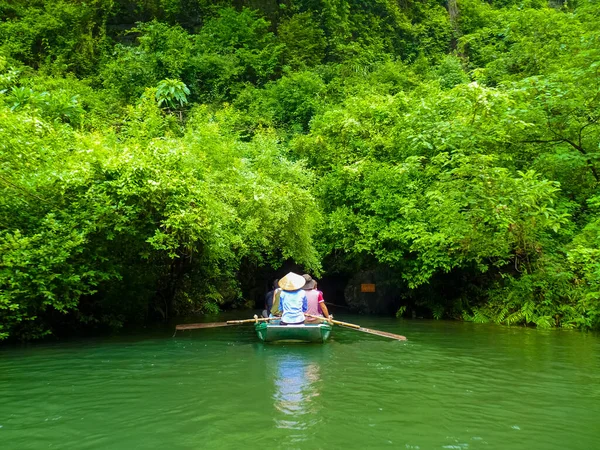 Quiet Ride Peaceful Tam Coc River Ninh Binh Vietnam — Stock Photo, Image