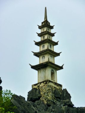 Ninh Binh, Vietnam 'da Mua Pagoda' yı asın.