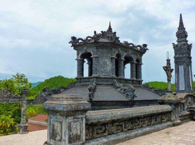 Manadarin hnour muhafız, Hue, Vietnam ile Khai Dinh mezarı