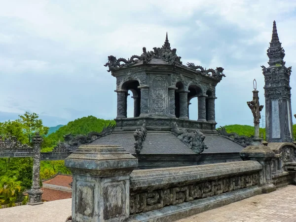 Гробница Хай Дина Охраной Манадарина Хюэ Вьетнам — стоковое фото