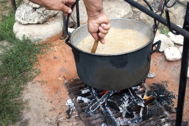 ateş üzerinde bir melon